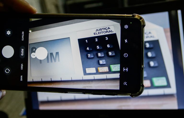 Eleitor que não entregar celular não votará, diz TSE