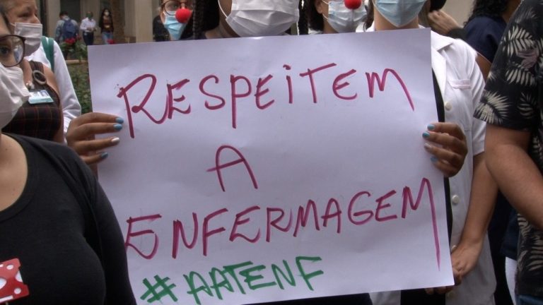 Auxiliares e técnicos de enfermagem do HC em Ribeirão fazem paralisação após suspenção do piso salarial