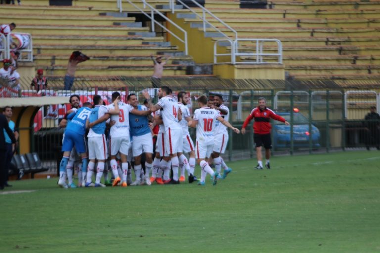 Festa tricolor: Botafogo vence fora de casa e está de volta à Série B