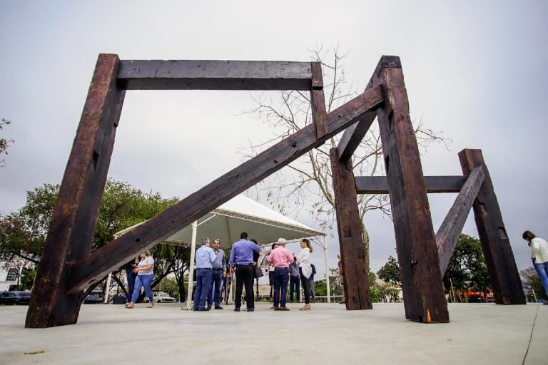 Prefeitura inaugura obra de arte em cruzamento de avenidas em Ribeirão