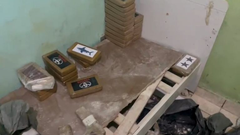 Polícia desmancha ponto de vendas de drogas no Ipiranga