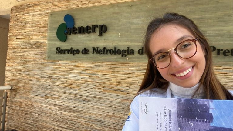 Projeto de leitura do Observatório do Livro conforta pacientes durante tratamento de hemodiálise