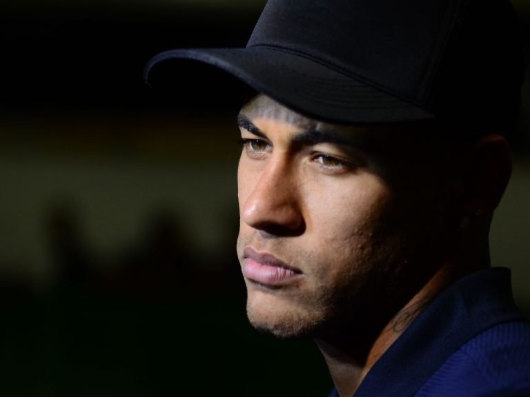 Promotoria espanhola muda de posição e retira acusações contra Neymar no caso de sua transferência para o Barcelona