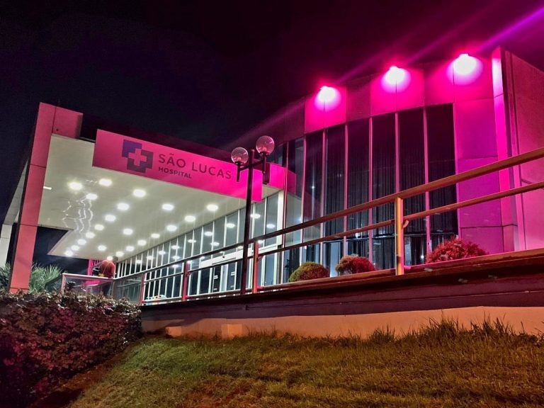 Ação do Grupo São Lucas e Hospital Care no Outubro Rosa, conscientizando as mulheres sobre a prevenção do câncer de mama