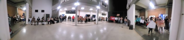 Alunos da USP ocupam o bloco 16, para protestar contra o possível fechamento de cursos