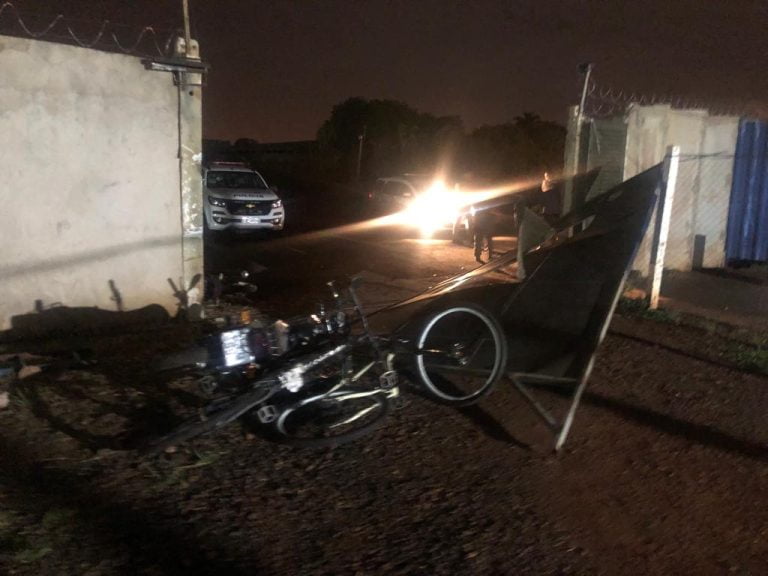 40 pessoas invadem pátio da Polícia Civil na madrugada deste sábado, menores foram apreendidos e adultos presos