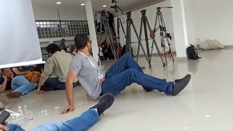 Tarcísio de Freitas é recebido a tiros em comunidade da capital