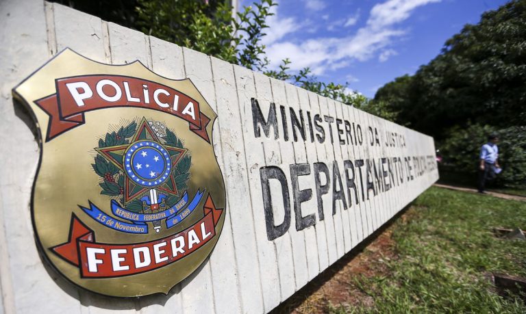 Polícia Federal abre inquérito contra os institutos de pesquisa