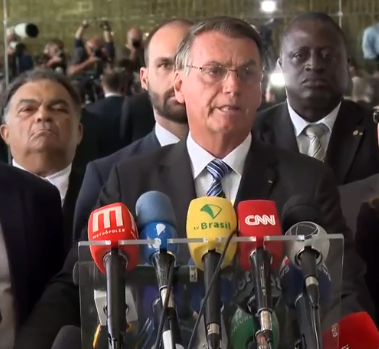 Dois dias depois de perder a eleição, Bolsonaro quebrou o silêncio e fez pronunciamento
