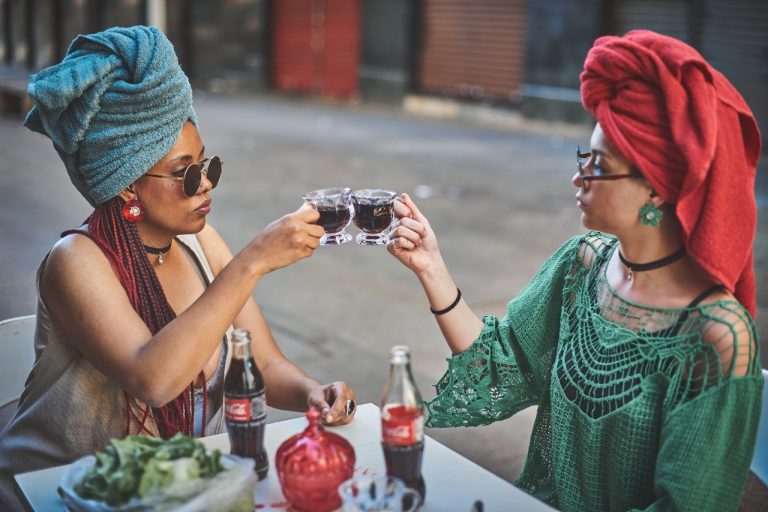 Grupo Ditirambo aborda heranças emocionais da Covid-19 no espetáculo Flor do Caos
