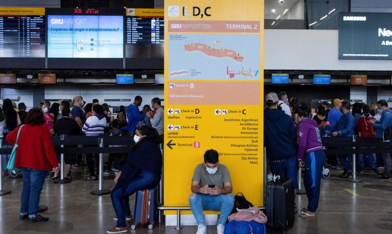 Alerta: Máscaras em aviões e aeroportos são obrigatórias a partir de hoje