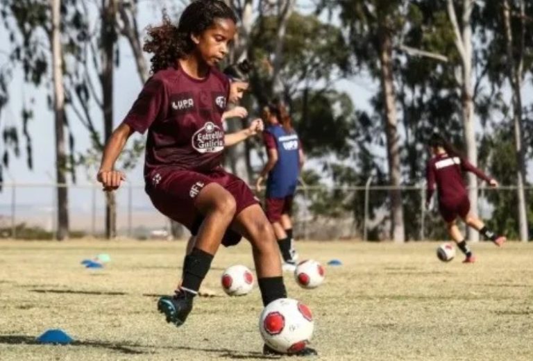 Jogadora de 15 anos morre após treino de futebol em Araraquara