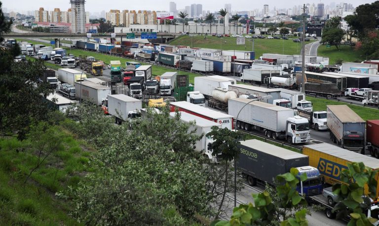 Interdições continuam nas rodovias. Veja quanto é a multa para os infratores