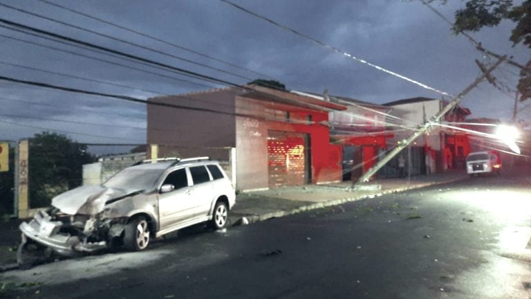 Quatro veículos envolvidos em acidente na Avenida Carumuru