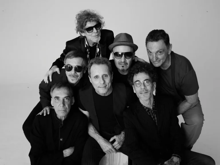 Titãs anuncia turnê com 7 dos 8 integrantes da formação clássica