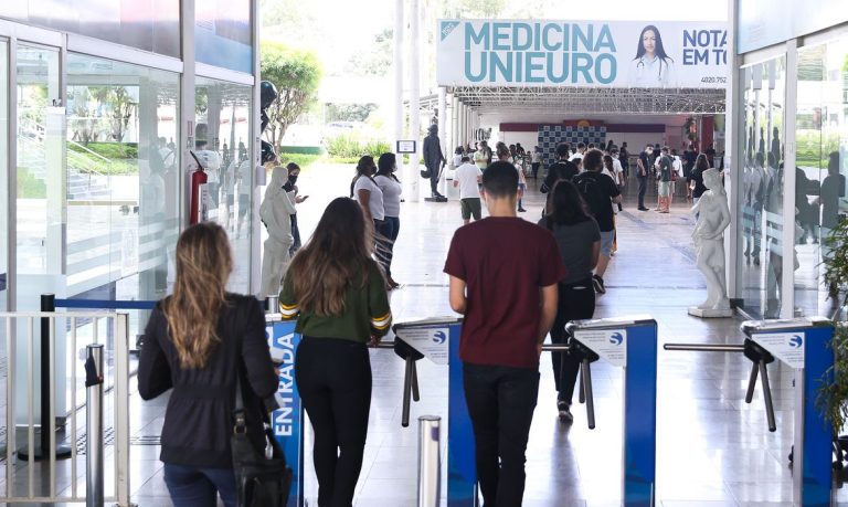 Enem: começa hoje o maior concurso de ingresso para as universidades brasileiras e portuguesas