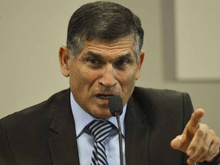 O livro de Santos Cruz