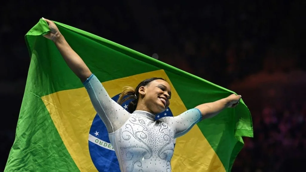 Rebeca Andrade é prata no individual geral do Mundial de ginástica; Simone  Biles conquista hexa