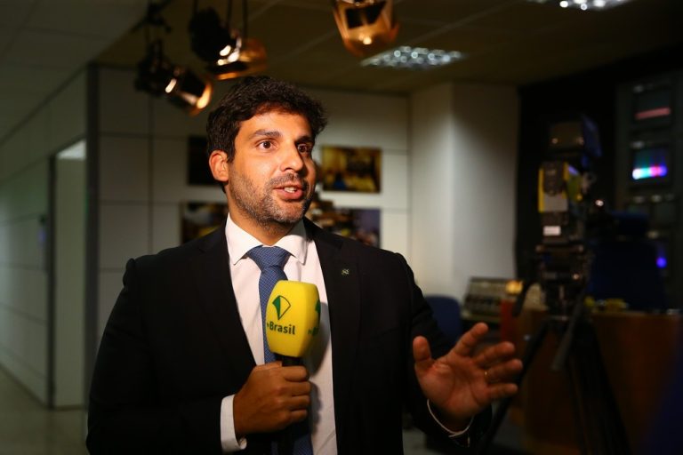 Bolsonaro nomeia policial militar que incentivou política armamentista para a Secretaria de Cultura