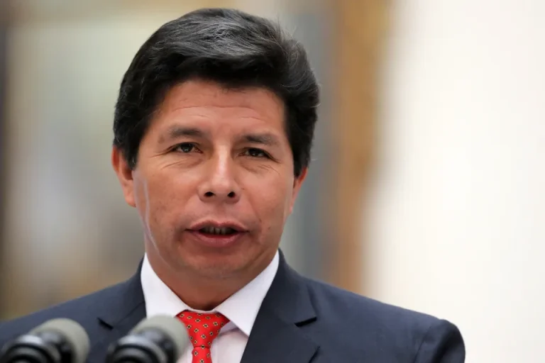 Presidente do Peru é destituído e preso