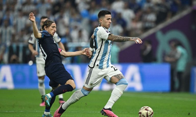 Teremos tango na decisão da copa: Com brilho de Messi e Álvarez, Argentina massacra a Croácia