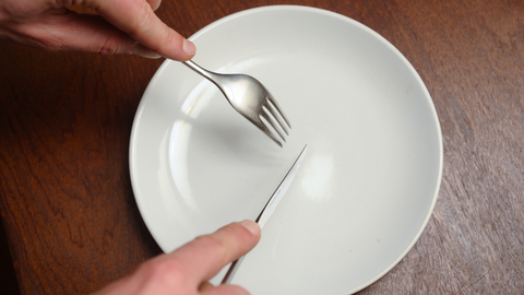 Funcionário punido com refeição incompleta deve ser indenizado por rede de fast food