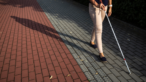 Justiça determina pagamento de pensões por morte a mulher de 69 anos com deficiência visual