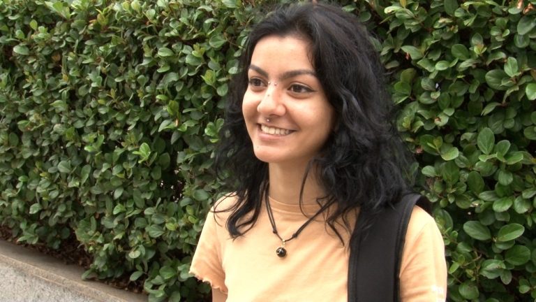 Acredita em Papai Noel? Mulher encontra R$ 7 mil no chão e devolve para o dono. Veja os vídeos