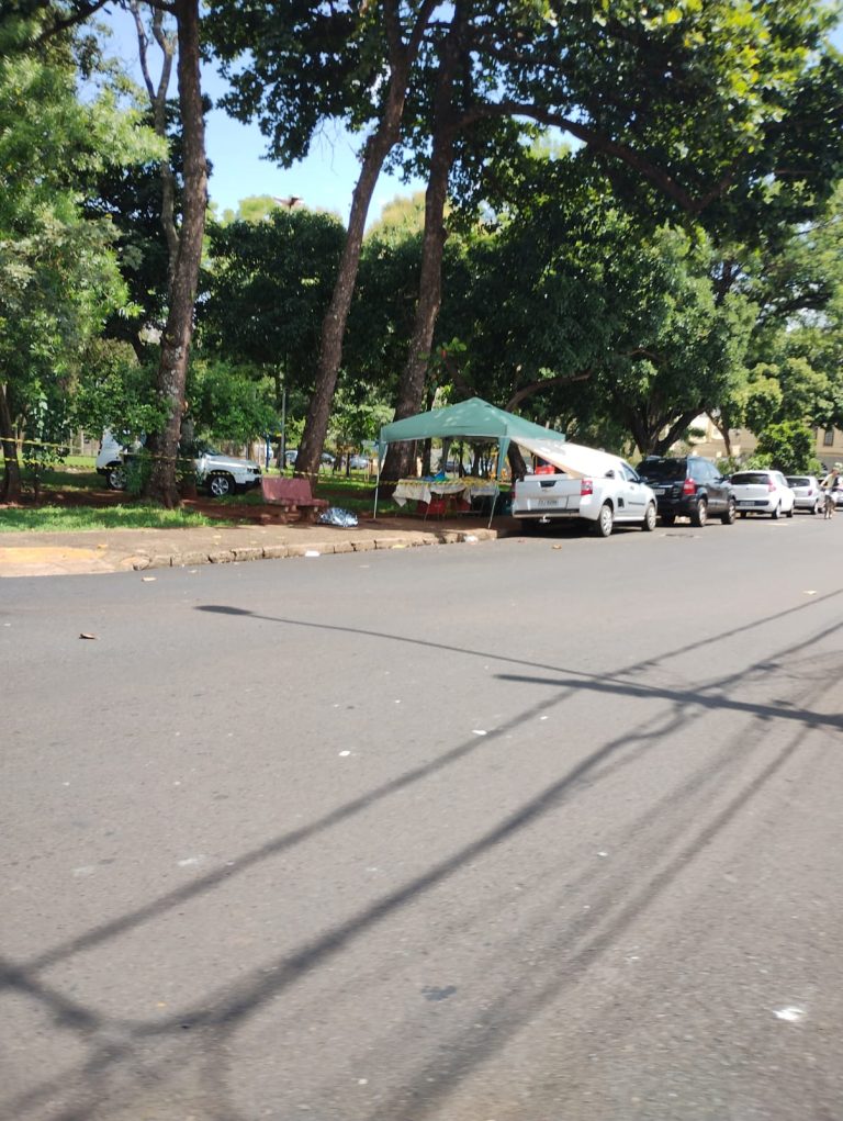 Homem é morto a facadas em praça da Vila Lobato, na manhã deste sábado (17)