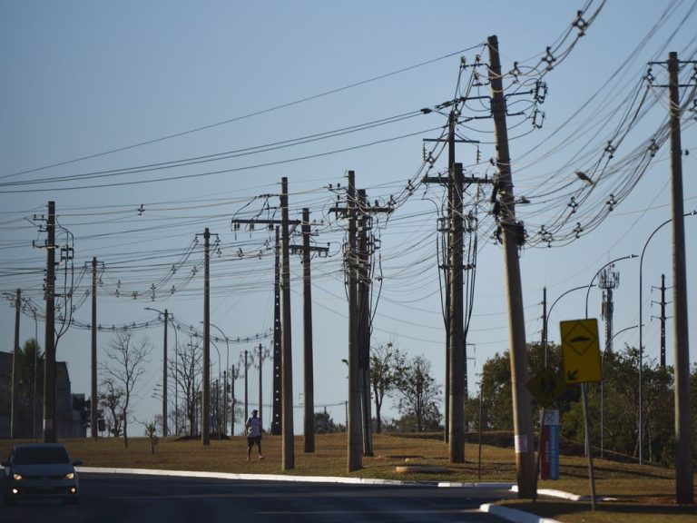 Associação diz que projeto pode encarecer energia elétrica; autor nega