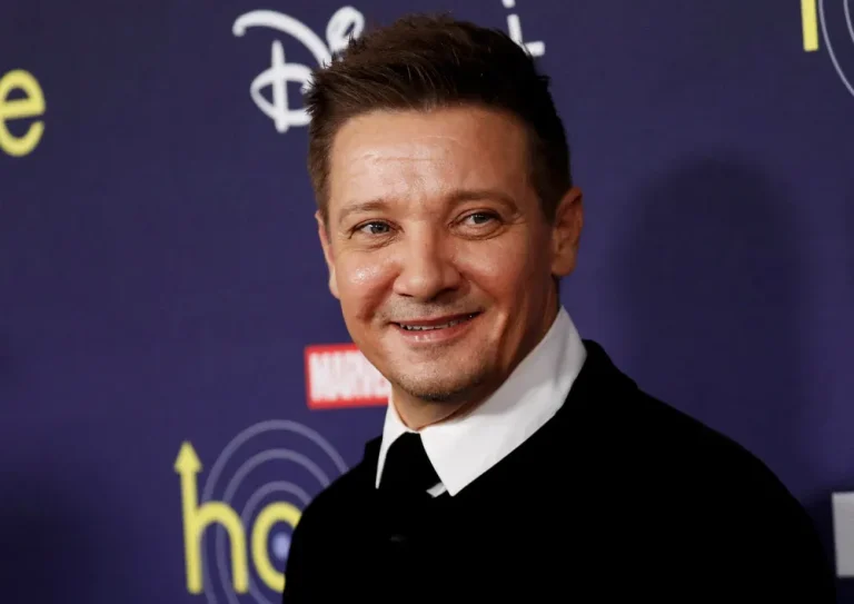 Veículo que atropelou Jeremy Renner pesa mais de 6 toneladas