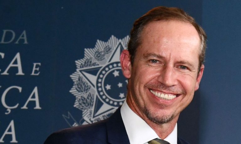 “Não é perseguir quem pensa diferente”, diz interventor no DF