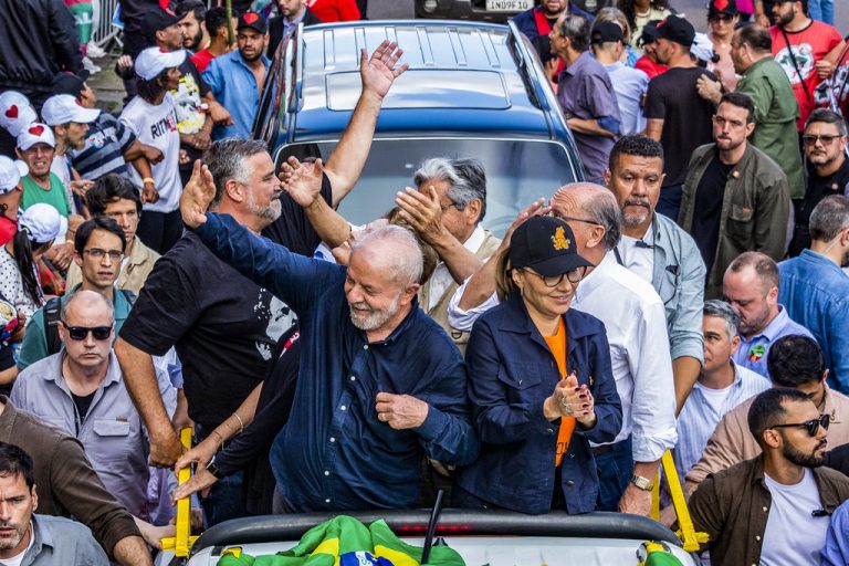 Lula dispensa 40 militares do Alvorada após danos no imóvel serem relatados por Janja