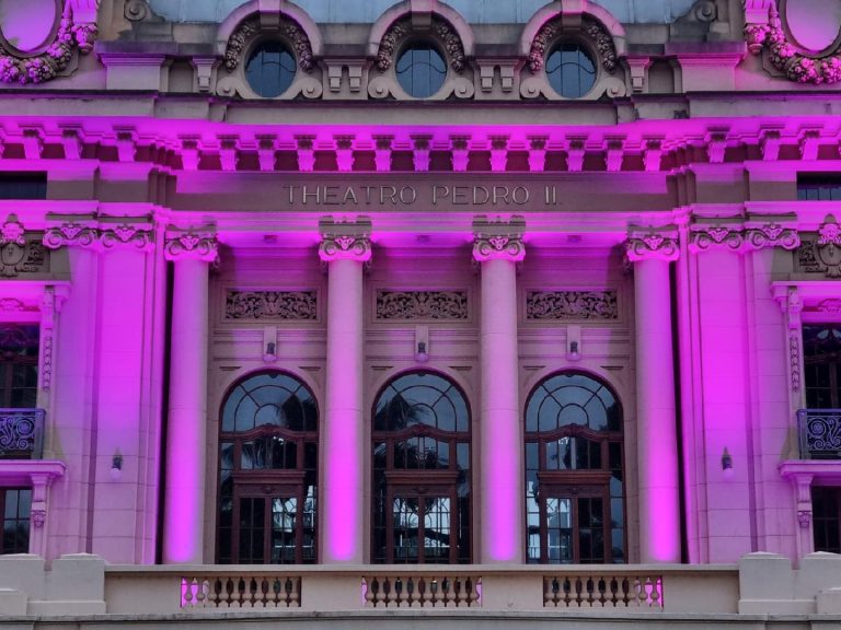 Todos contra a Hanseníase: Luzes na cor roxa iluminam o Theatro Pedro II