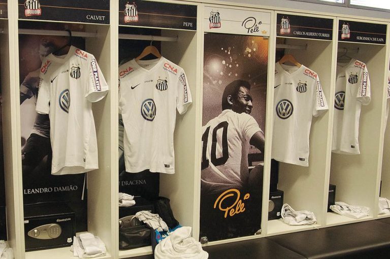 Santos decide não abrir armário de Pelé na Vila Belmiro para preservar mística