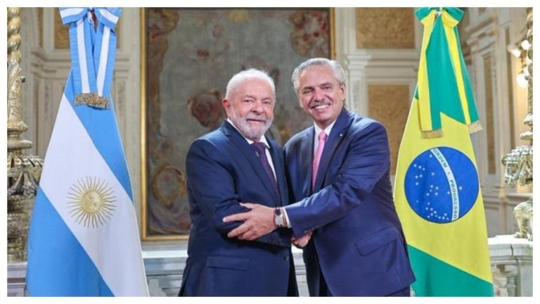 Na Argentina, Lula defende a moeda comum sul-americana