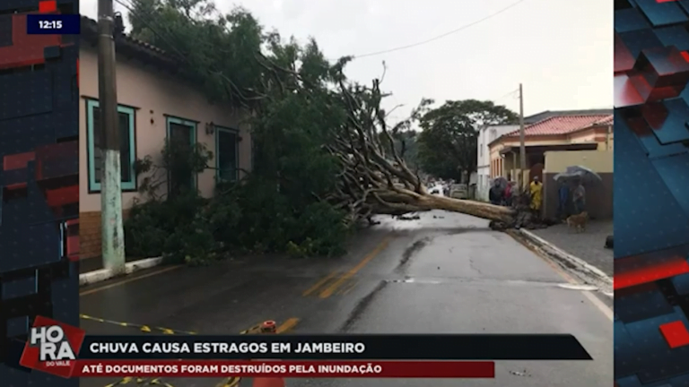 Chuvas fortes causam estragos em Jambeiro e Cachoeira Paulista