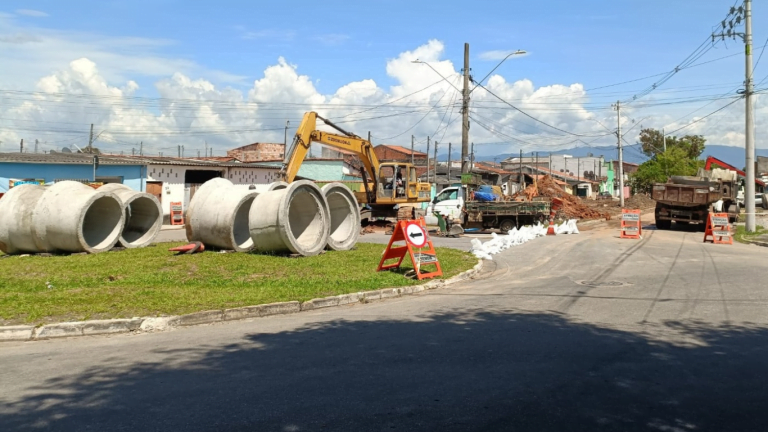 Prefeitura realiza obra provisória após cratera em Taubaté