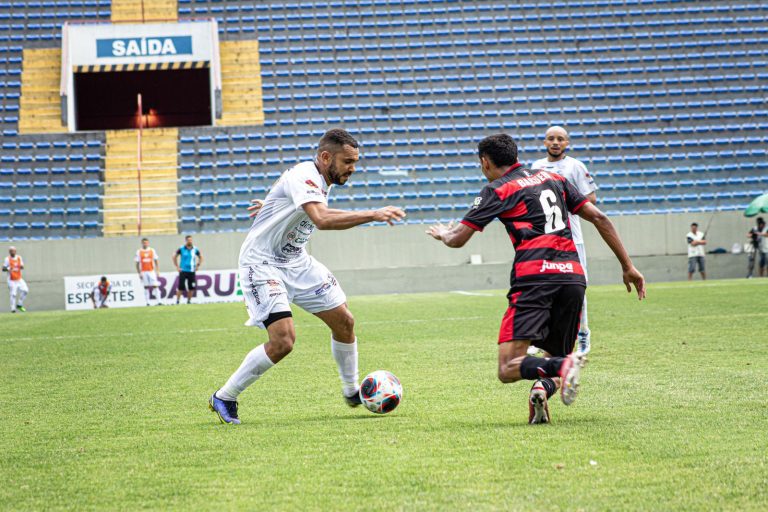 Tudo igual: Comercial fica no empate sem gols em Barueri