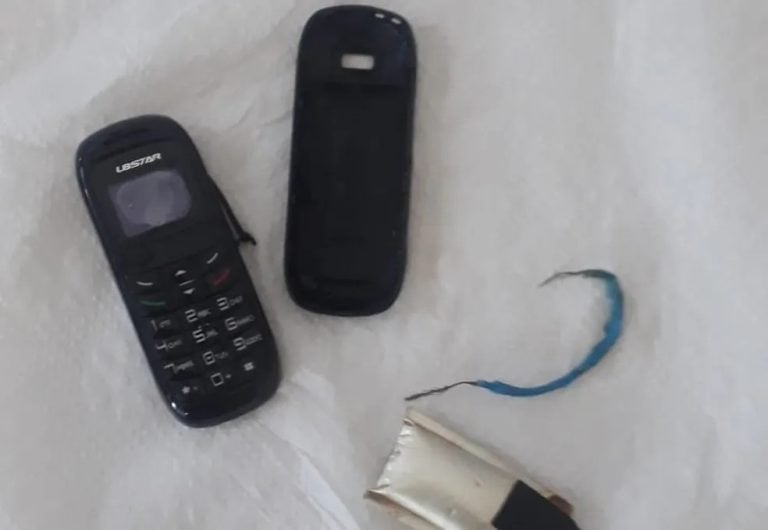 Presidiário passa por cirurgia após engolir celular em MG