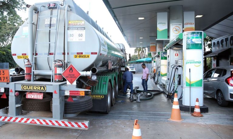 Notícia boa: Petrobras reduz nesta quarta-feira (1) preços da gasolina A e do diesel A