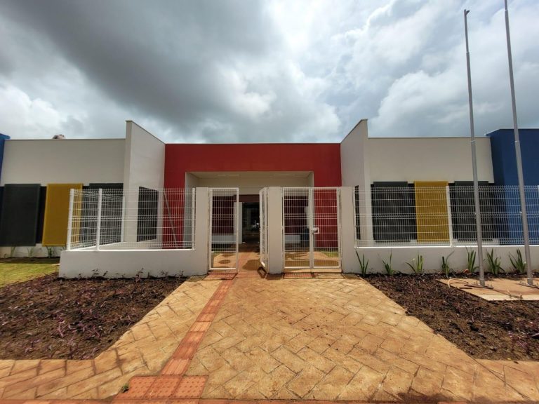 Prefeitura homenageia Pelé, com nome de escola