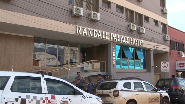 Homem é encontrado morto em fosso do elevador de um hotel na região