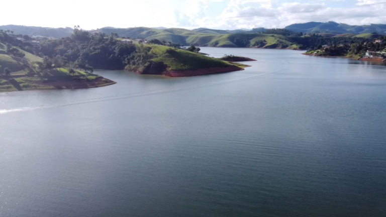 Acidente de lanchas em Rifaina assusta turistas