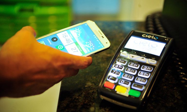 Vai cair na folia? Cuidados para não cair nos golpes financeiros que surgem nas festas