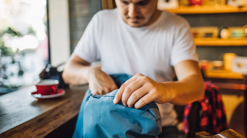 Justiça condena loja de departamentos por revista vexatória em trabalhador