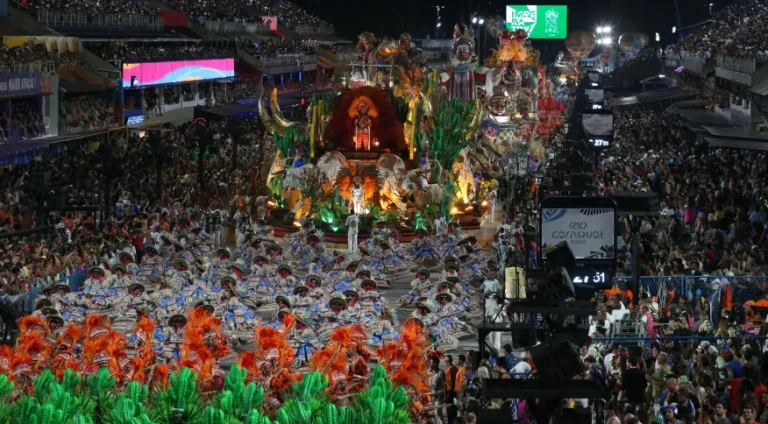 Imperatriz Leopoldinense é campeã do carnaval do Rio