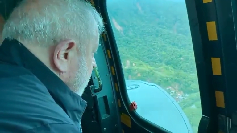 Lula sobrevoa São Sebastião e mostra estragos da chuva 