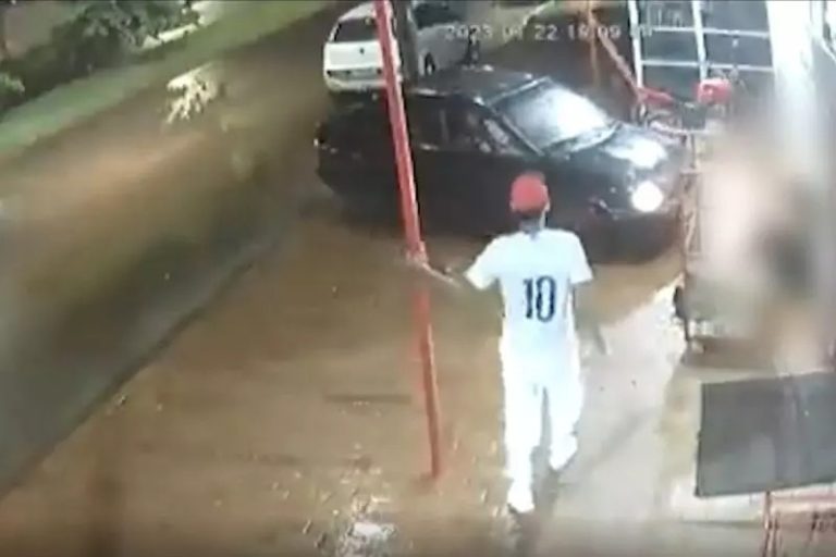 Homem de 39 anos morre após ser atropelado duas vezes por jovem que teve a mãe agredida