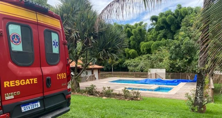 Bebê de um ano morre após cair em piscina e sofrer afogamento no sítio da família